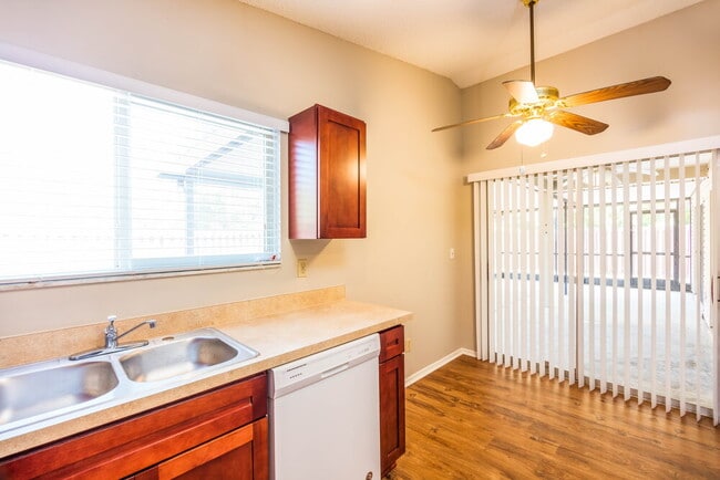 Photo - 5701 Longleaf Dr