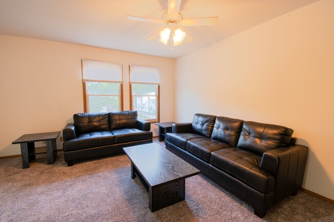 Photo - 106 E Locust