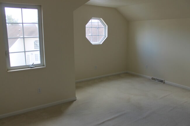 Photo - 90 Nicholas drive