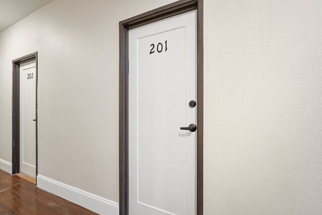 Photo - 702 20th St Unidad 201