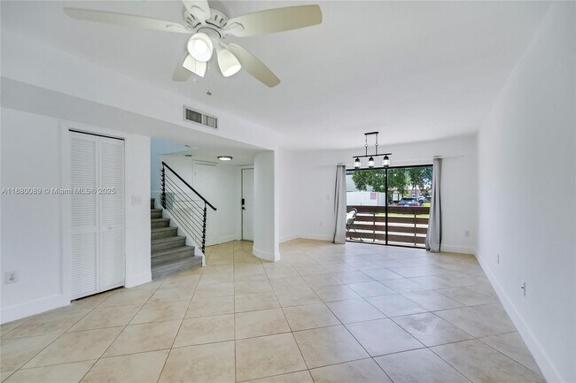 Building Photo - 8236 NW 8th St Unit 8236 Rental