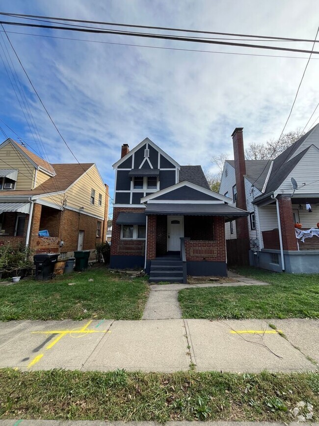 Building Photo - 2 bedroom with yard and garage Rental