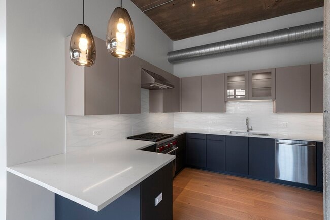 Photo - 17 N Loomis St
