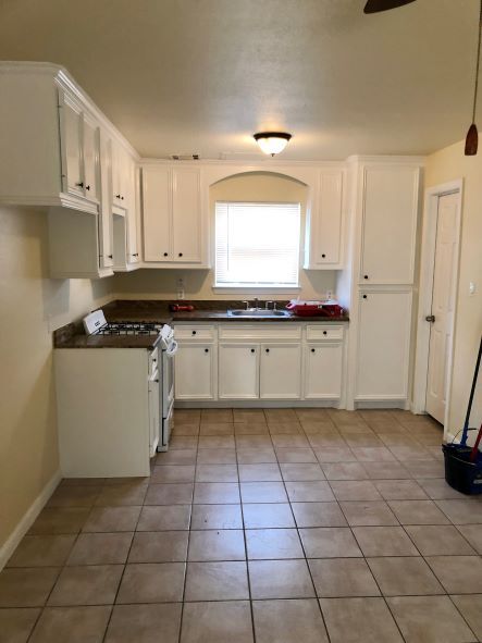 Kitchen - 219 Jackson Ave
