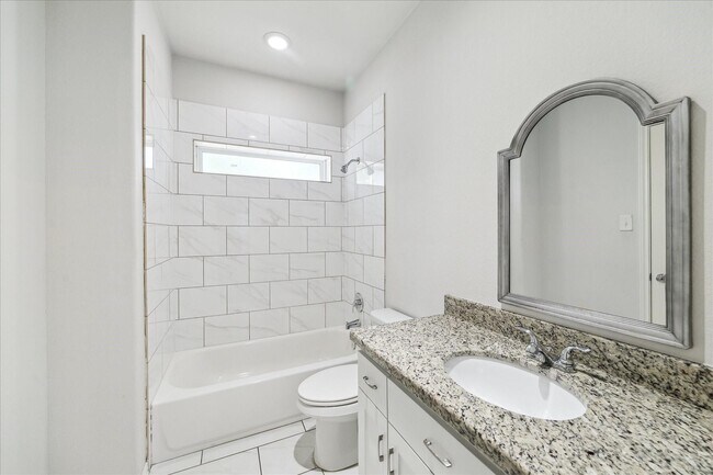 Photo - 7047 Ave E