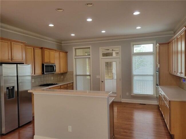 Photo - 2098 Silas Way NW