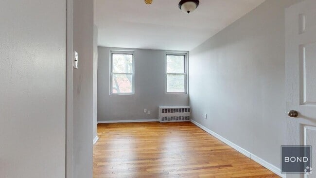 Building Photo - 354 E 19th St Unit 3 Rental