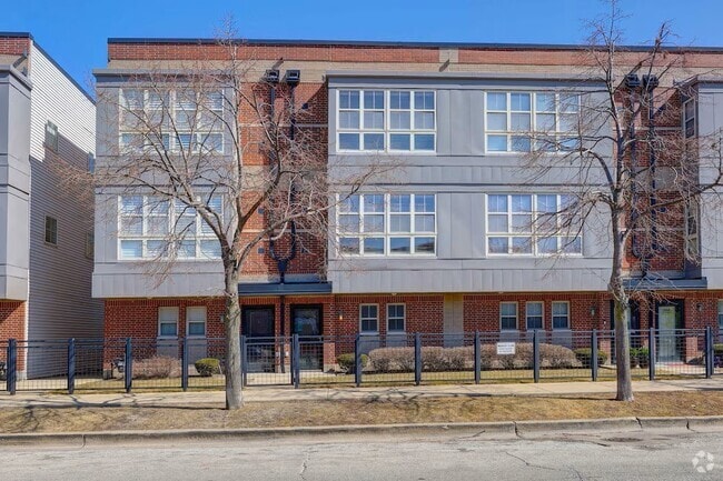Building Photo - 2337 S Wabash Ave Rental