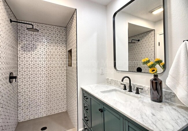 Building Photo - 2585 Warbler Ave