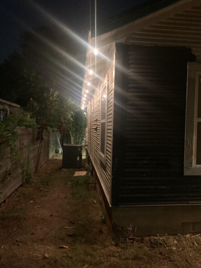 Photo - 1303 E 3rd St