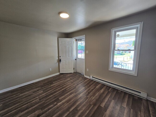 Photo - 1737 Newport Ave