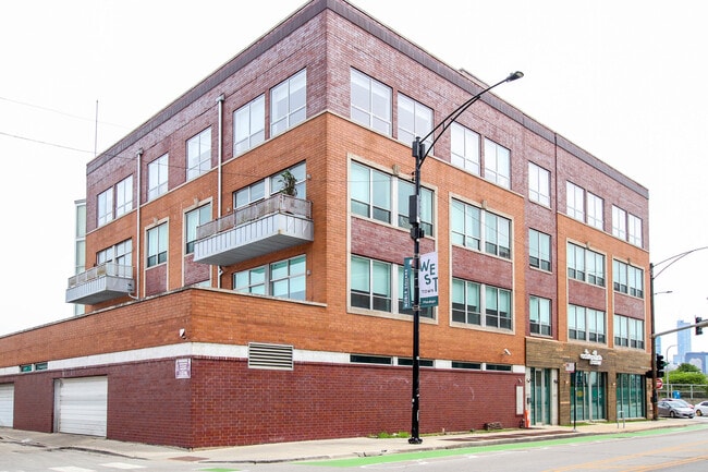 Building Photo - 1001 N Milwaukee Ave Unit 201