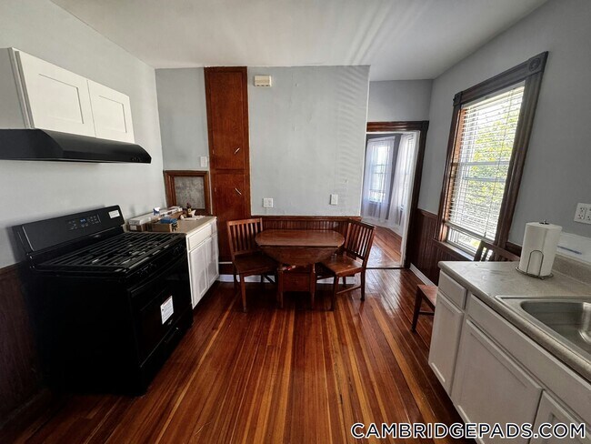 Building Photo - 32 Cedar St Rental
