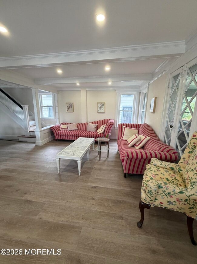 404 Lake Dr