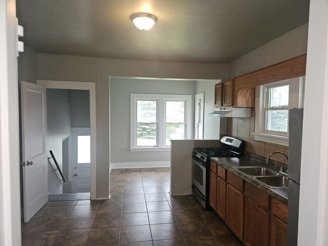 Photo - Beautiful and spacious 5 Bedroom 1.5 Bath House in Lansing, IL MUST SEE