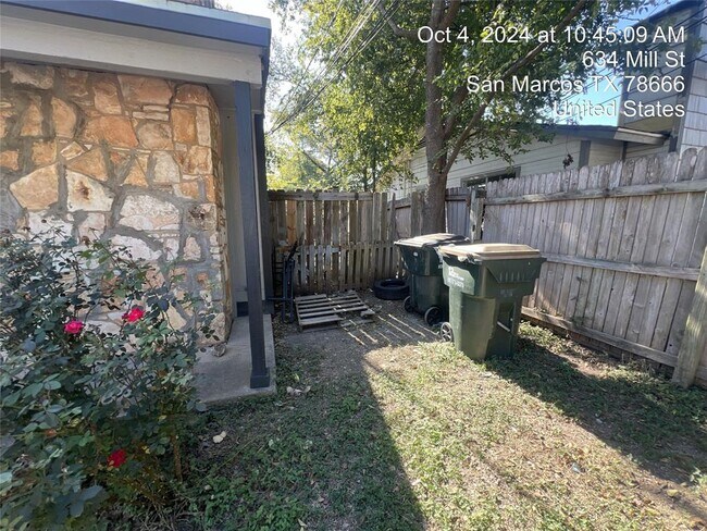 Photo - 638 Mill St