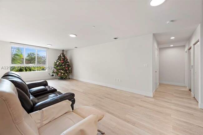 Photo - 2505 NE 193rd St Unit 4202
