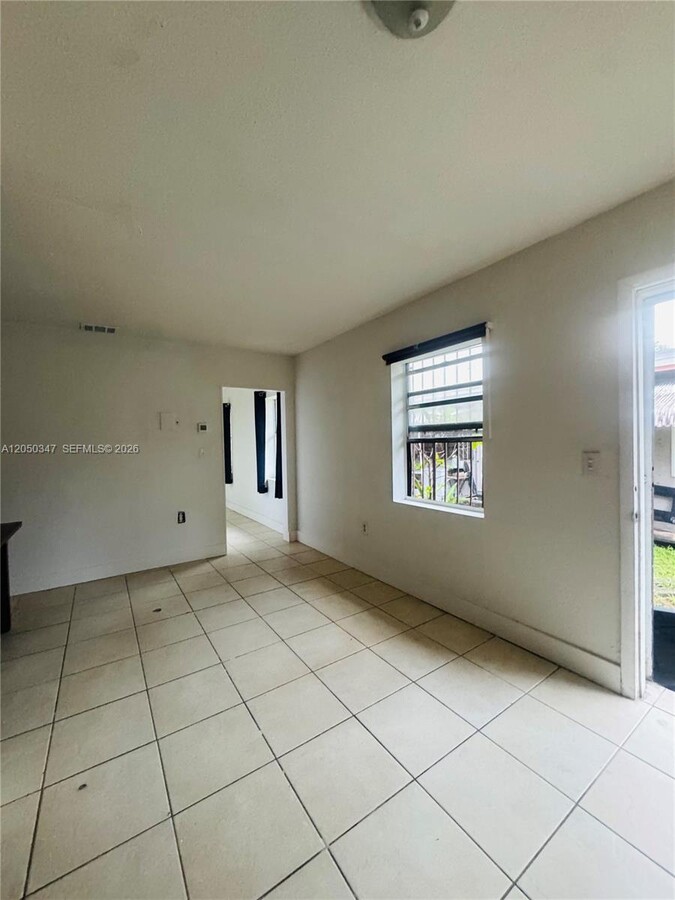 Photo - 800 NW 56th St Unit 3