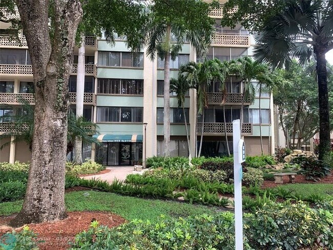 Building Photo - 4222 Inverrary Blvd Unit 207 Rental