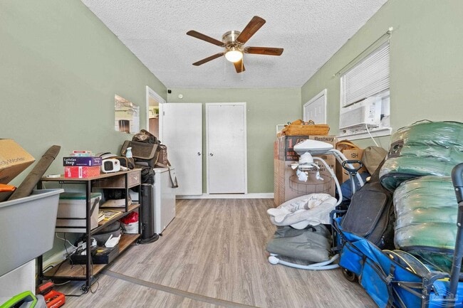 Photo - 6022 Syrcle Ave