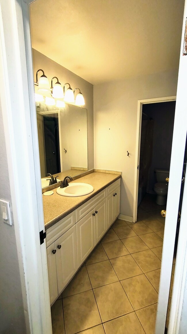 Photo - 3150 Iris Ave Unidad #208