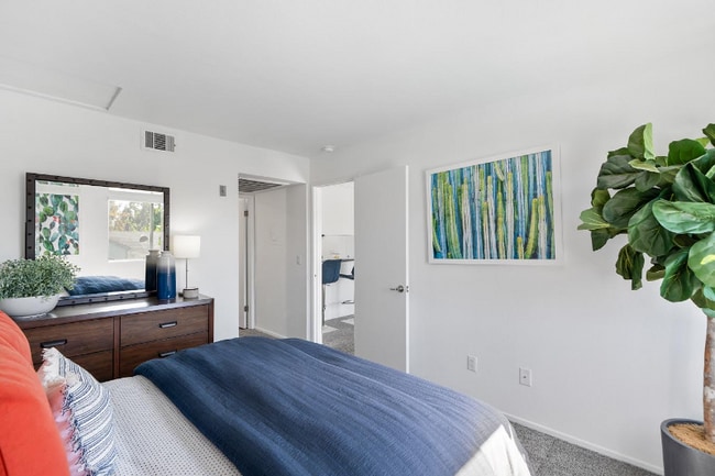 Photo - 801 E Orangewood Ave Unidad B217