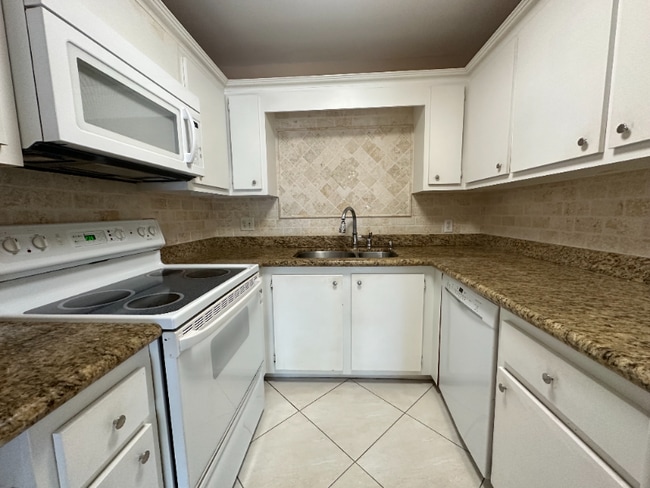 Photo - 5961 N Falls Cir Dr Unidad 309