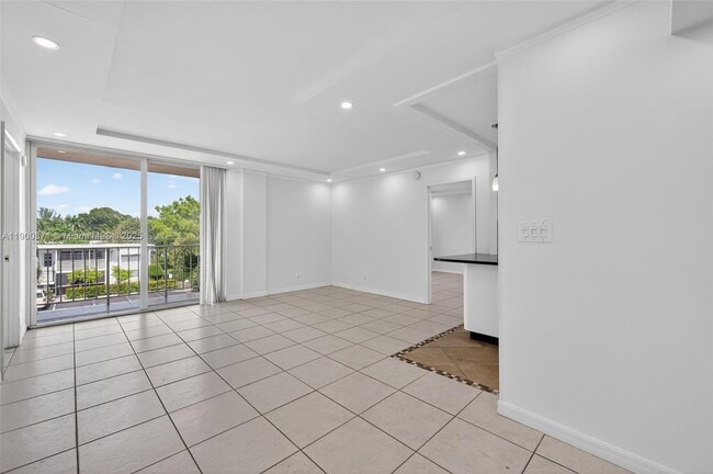 Photo - 1050 SE 15th St Unidad 307