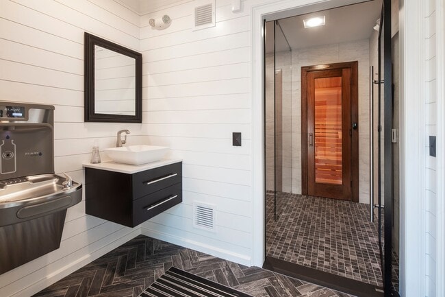 Photo - Hickory Manor: In-Unit Washer & Dryer, Heat, Water & Gas Included, Fitness Center, Sauna, and Bar...