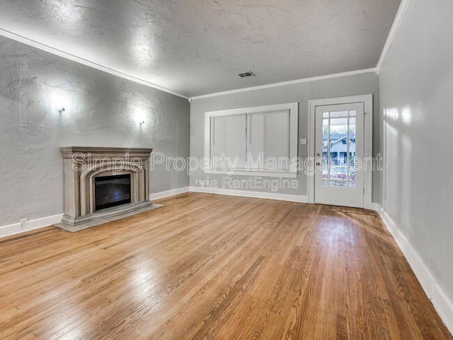 Photo - 1012 N Broadway Ave