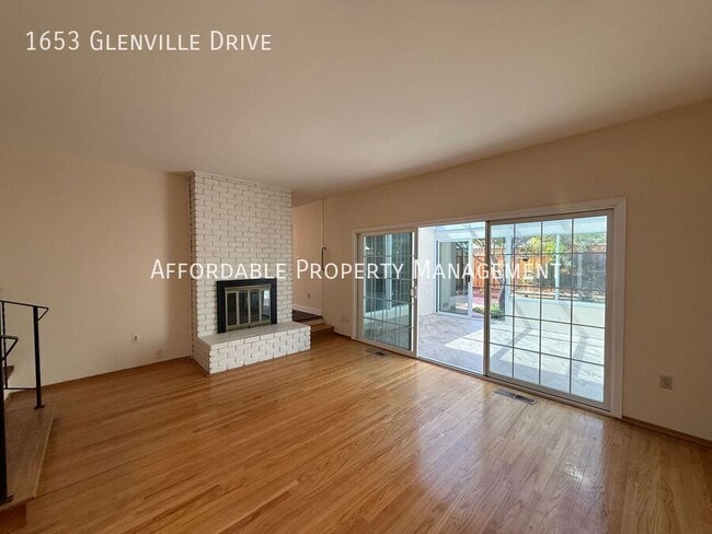 Photo - 1653 Glenville Dr
