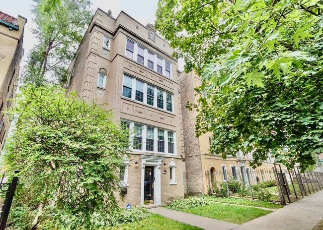Building Photo - 2051 W Fargo Ave Unit 1