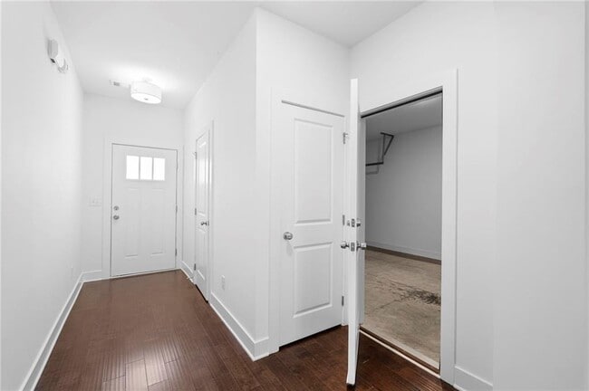 Photo - 1821 Edgehill Dr