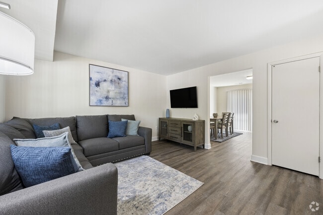 3BR, 1BA - 1,105SF - Living Room