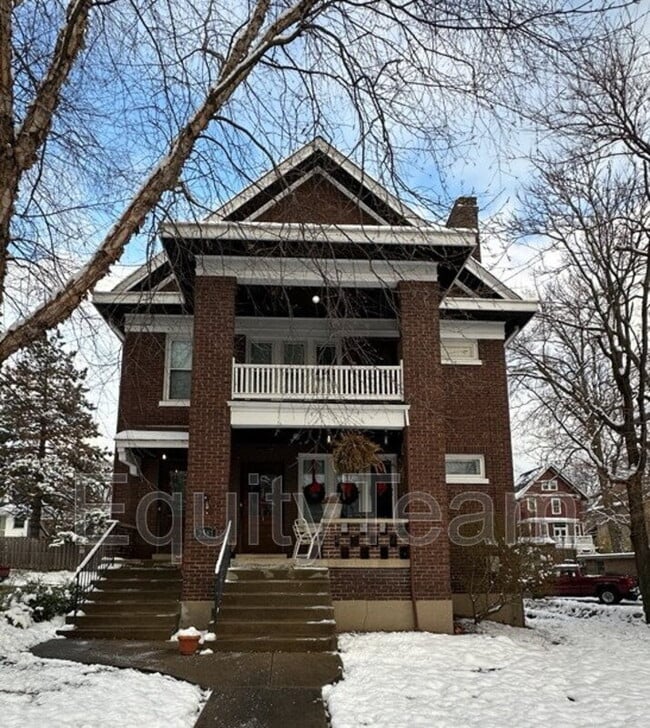 Building Photo - 2581 Madison Rd Unit Apt 2