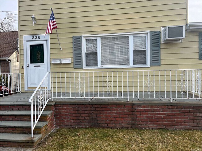 Photo - 336 S Walnut St House