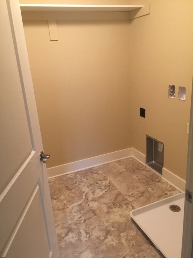 Photo - 3 bedroom 2 1/2 bath house for rent