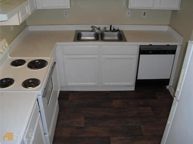 Photo - 1746 Bob White Ln SE