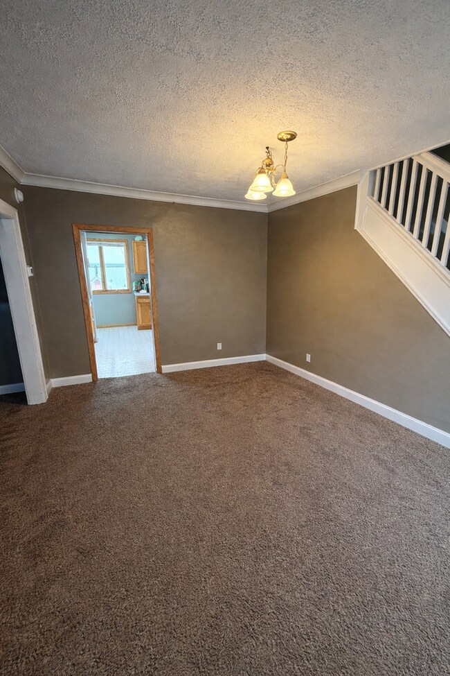 Photo - AVAILABLE JUNE - 5 Bed 2 Bath In East Hillside