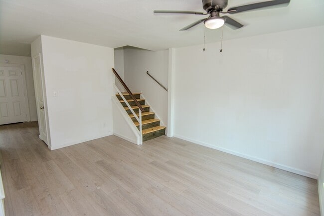 Photo - 7867 Hamlet St