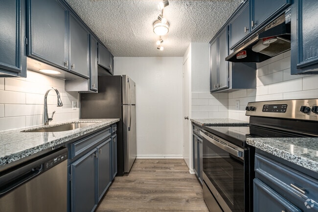 1BR, 1BA - 837SF