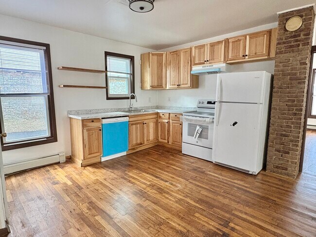 Kitchen - 178 Broad St Unit 1