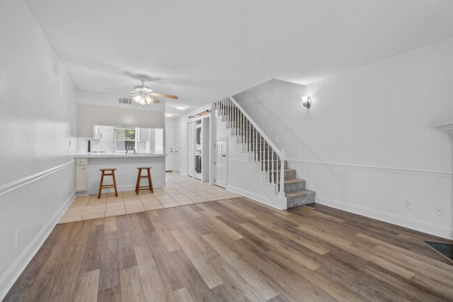 Building Photo - 1519 N Leverett Ave Unit 21