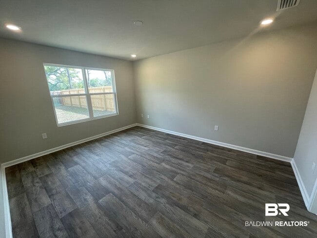 Photo - 213 Burnston Way