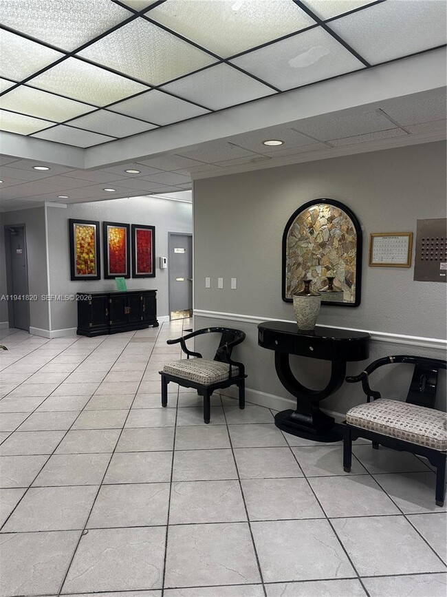 Building Photo - 1000 St Charles Pl Unit 413