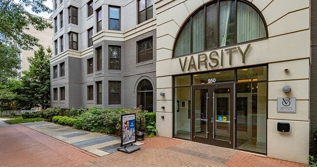 Building-Exterior-02-Varsity-On-K-WashingtonDC-06 - Varsity On K Apartments