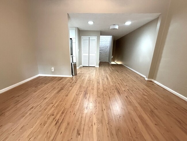 Photo - 3 Bedroom Townhome located walking distanc...