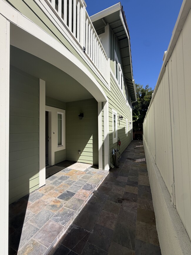 entrance - 532 N Francisca Ave Unit B