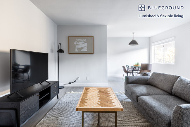 Building Photo - 1231 S Bundy Dr Rental