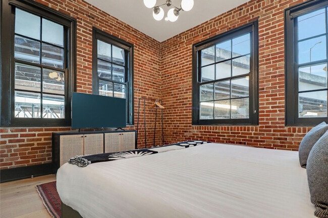 Photo - 1148 S Peters St Unidad SI ID1499074P